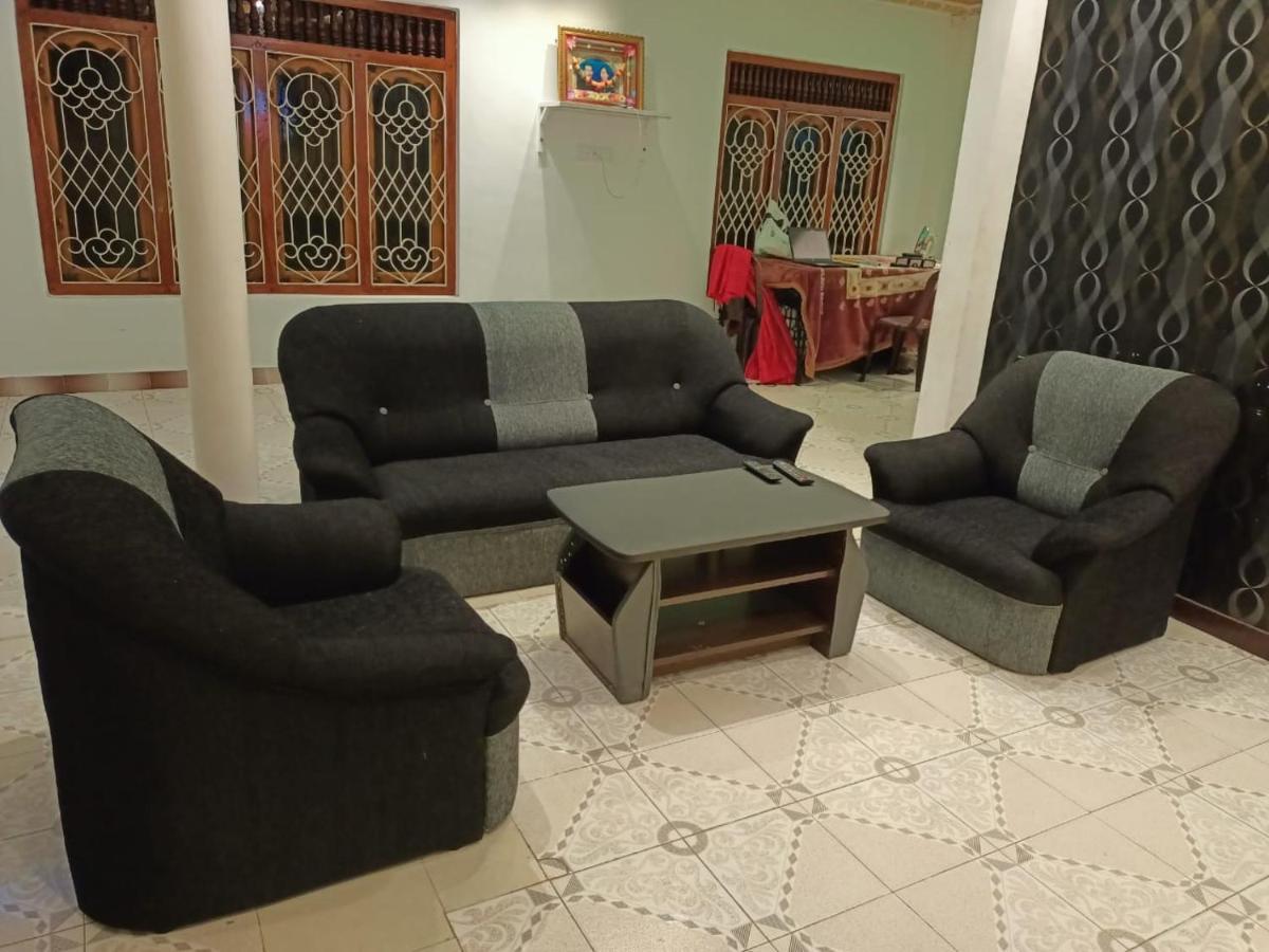Nallur Holidays Inn Джафна Екстер'єр фото