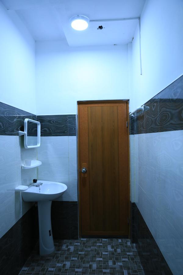 Nallur Holidays Inn Джафна Екстер'єр фото